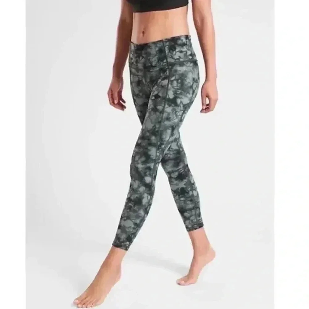 ATHLETA TIE DYE SALUTATION 7/8 TIGHT IN POWERVITA Size Small